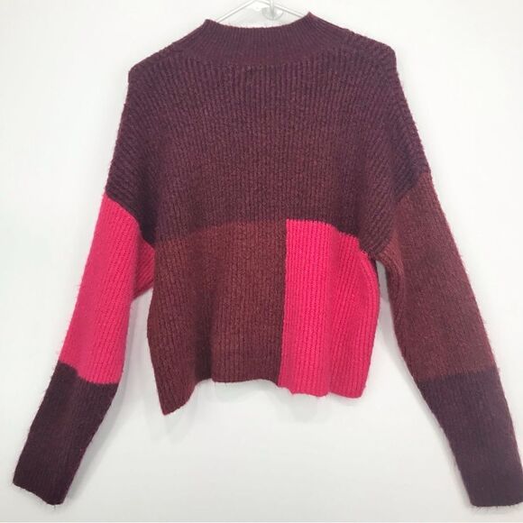 Silverflint Burgundy Rose Colorblock Cropped Crew Neck Sweater - Picture 1 of 14